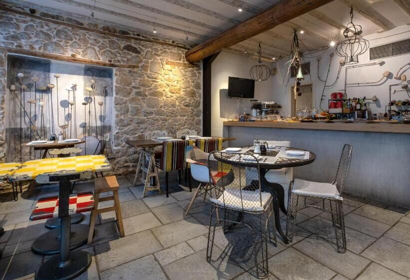 فندق Amymone And Adiandi