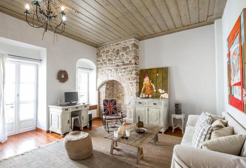 فندق Amymone And Adiandi