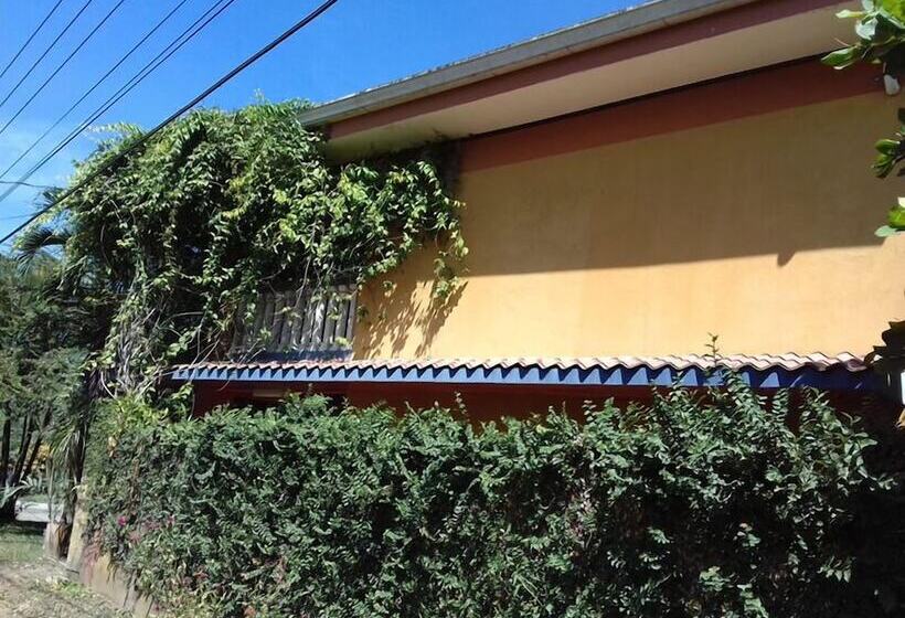 هتل Arenas De Osa