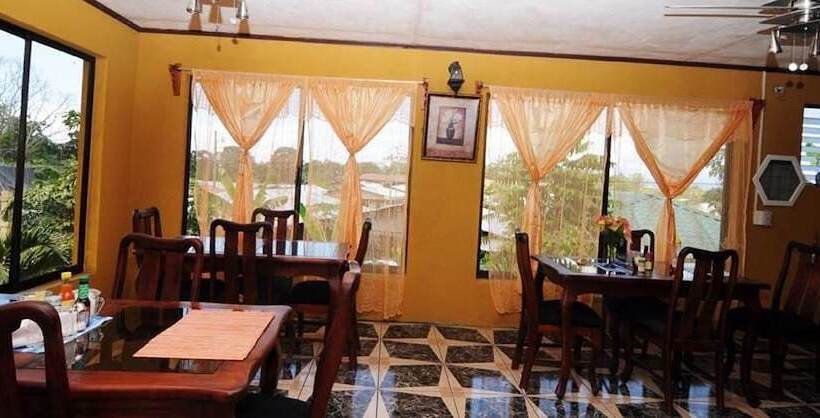 هتل Arenas De Osa