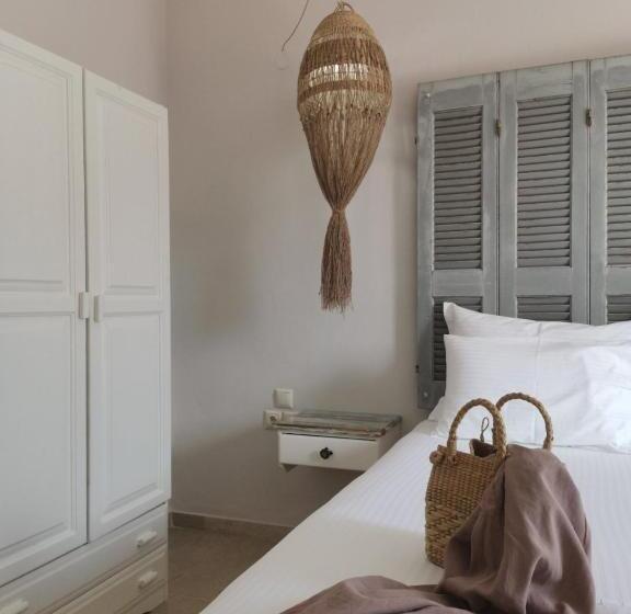 בית מלון כפרי Avra