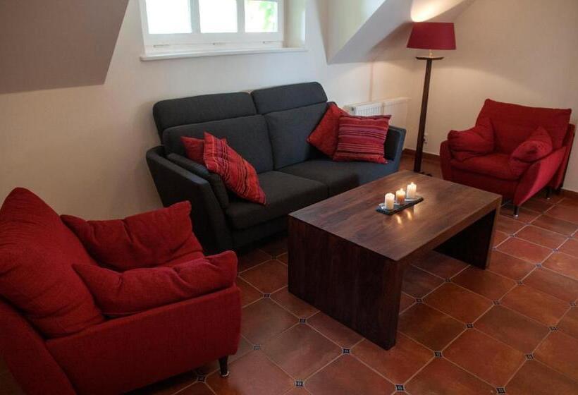 בית מלון כפרי Babiččina Zahrada Penzion & Restaurant