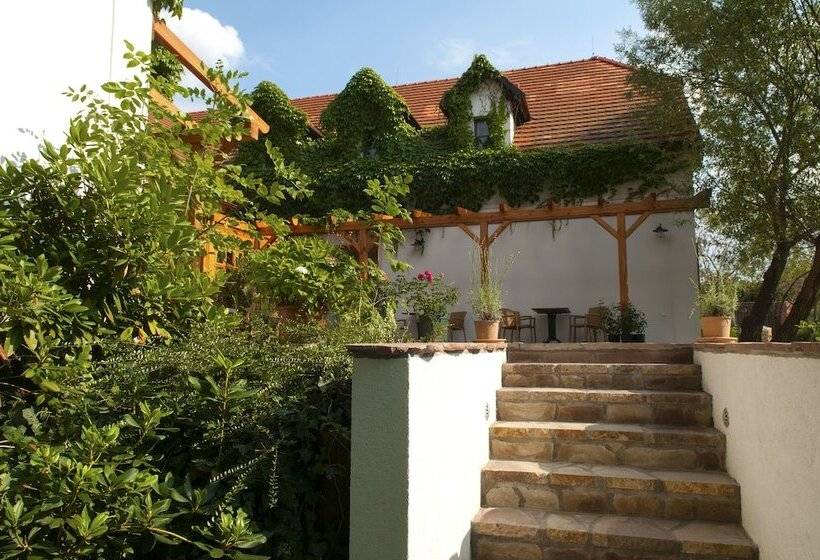 فندق Babiččina Zahrada Penzion & Restaurant