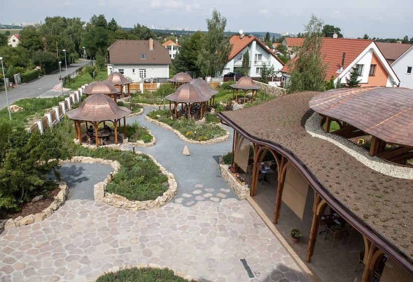 فندق Babiččina Zahrada Penzion & Restaurant