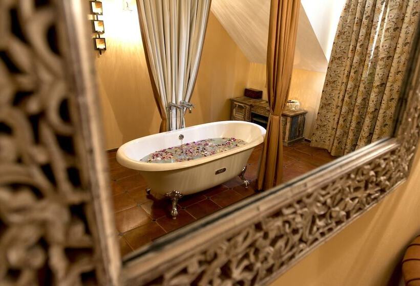 בית מלון כפרי Babiččina Zahrada Penzion & Restaurant