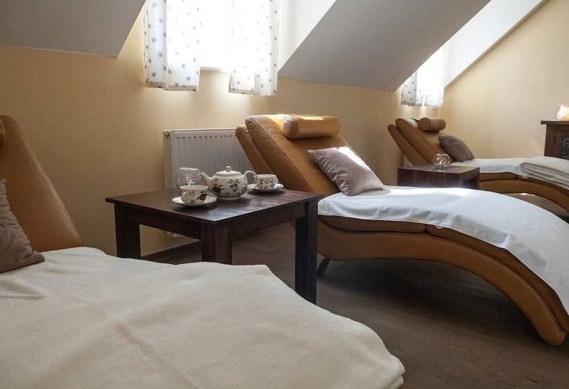 בית מלון כפרי Babiččina Zahrada Penzion & Restaurant