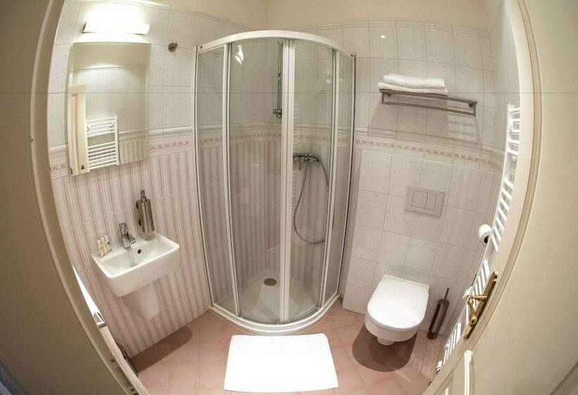 בית מלון כפרי Babiččina Zahrada Penzion & Restaurant