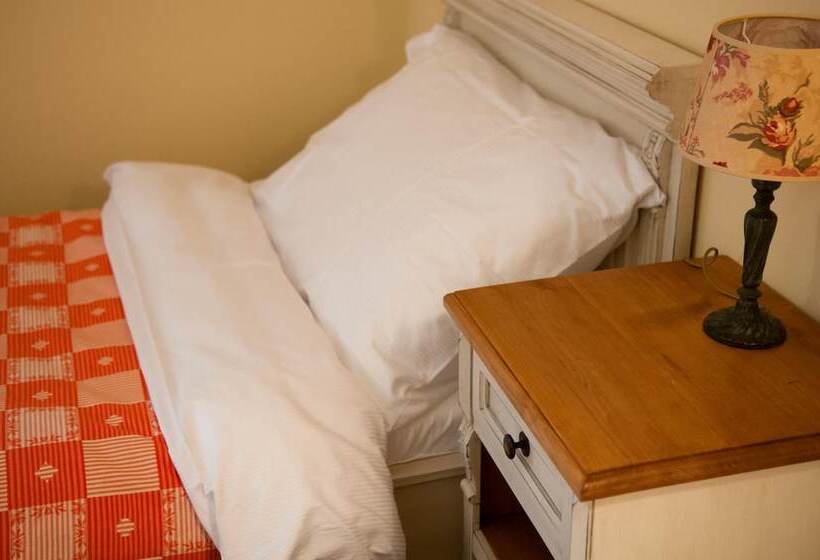 בית מלון כפרי Babiččina Zahrada Penzion & Restaurant