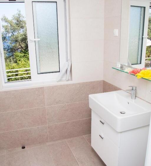 Отель Brentanos Apartments A View Of Paradise