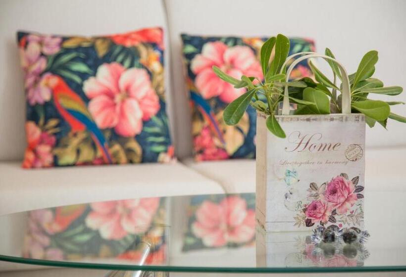 Отель Brentanos Apartments A View Of Paradise