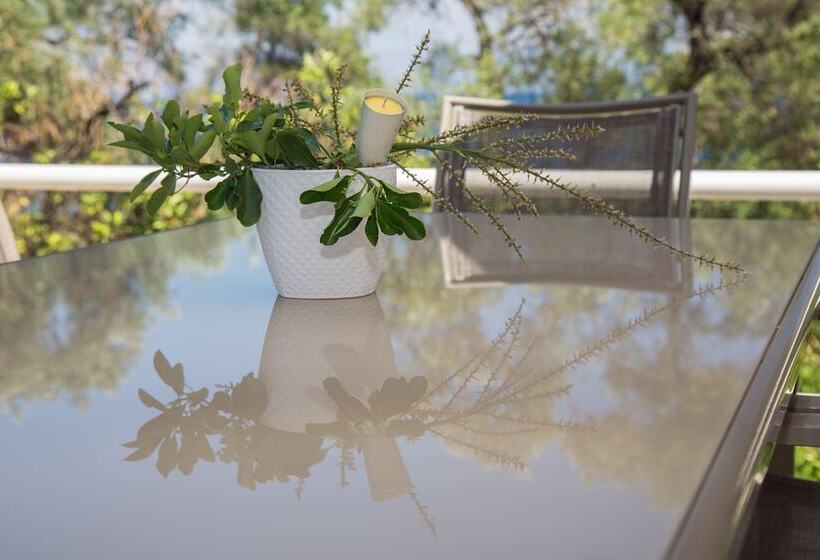 Отель Brentanos Apartments A View Of Paradise