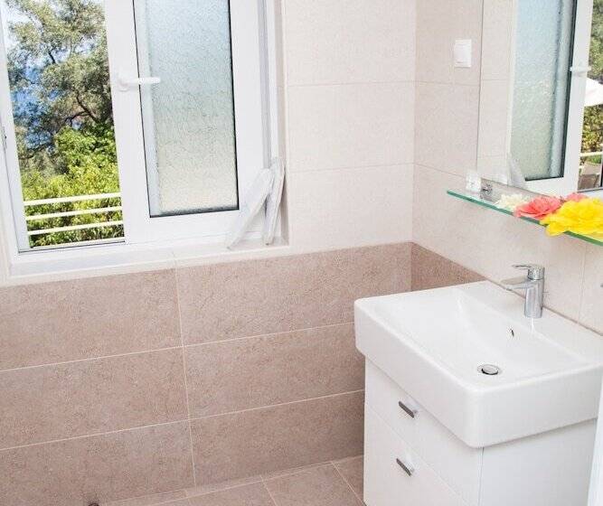 Отель Brentanos Apartments A View Of Paradise