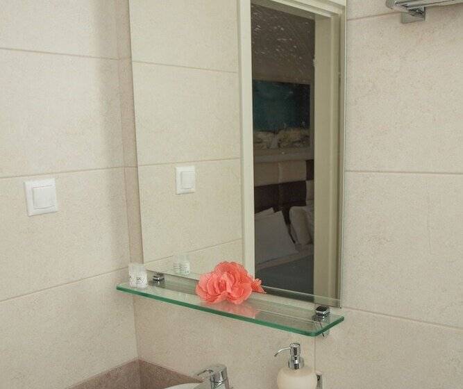 Отель Brentanos Apartments A View Of Paradise