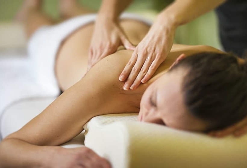 酒店 Chateau Loucen Garden Retreat