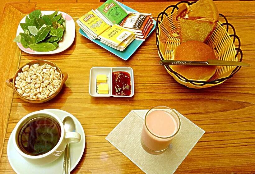 Отель El Manzano Hostel