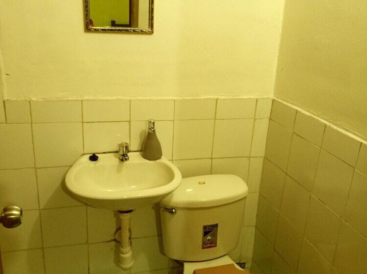 Отель El Manzano Hostel