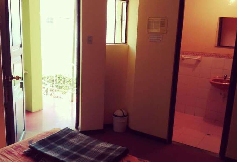 Отель El Manzano Hostel