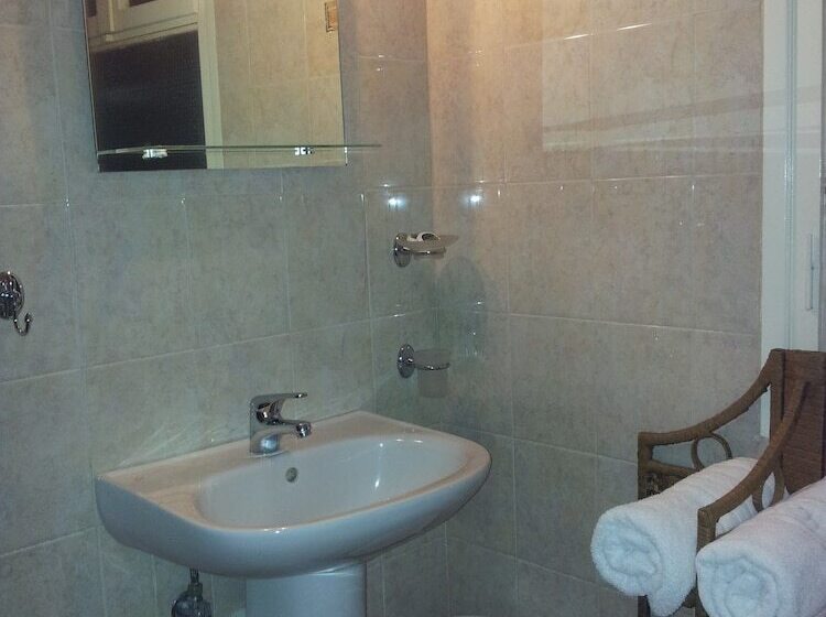 ホテル Filyra Pension