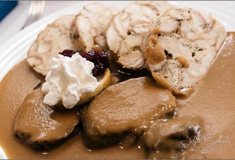 هتل Green Gondola