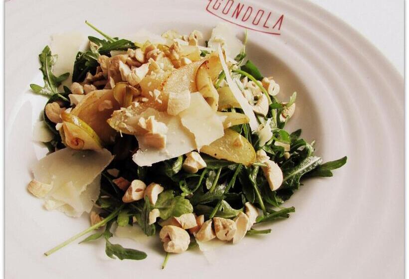 هتل Green Gondola