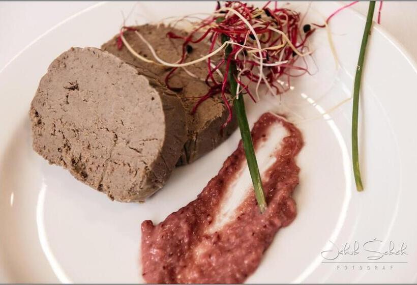 هتل Green Gondola