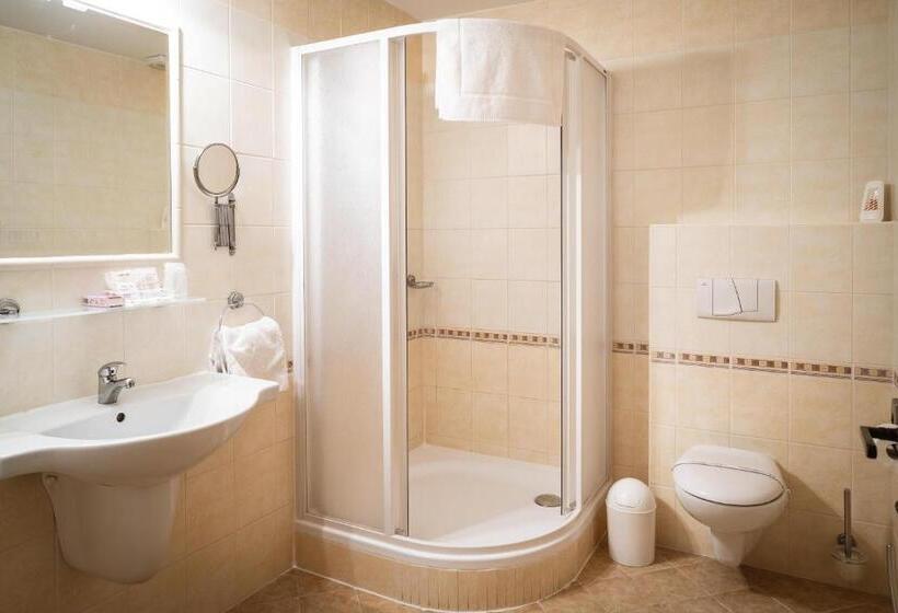 هتل Green Gondola