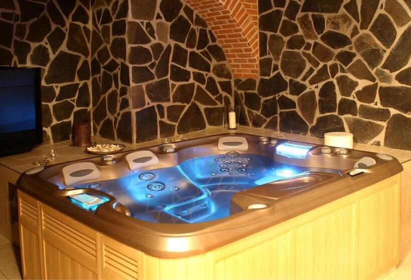 هتل Green Gondola