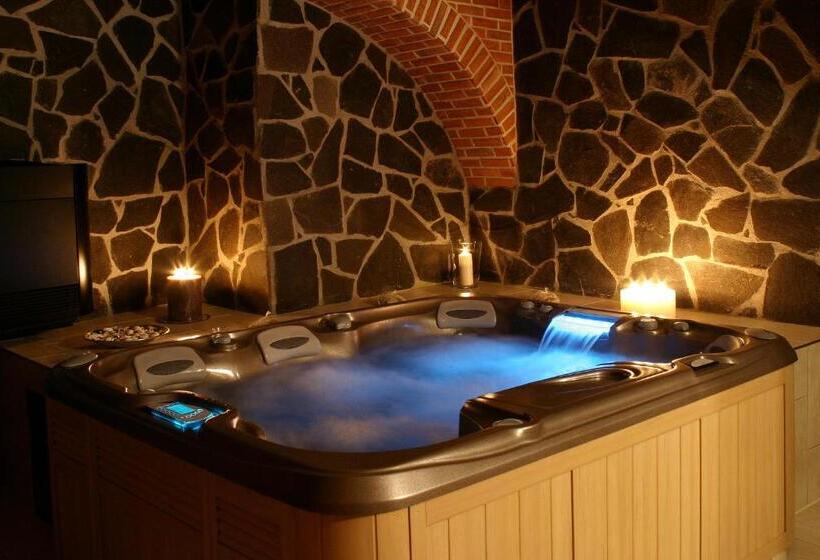 هتل Green Gondola