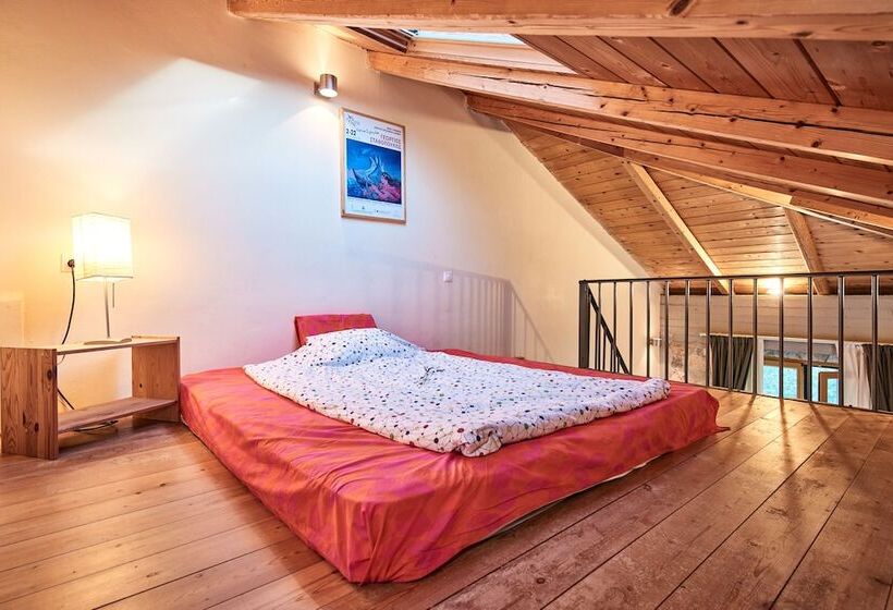 호텔 Hostel Elisson