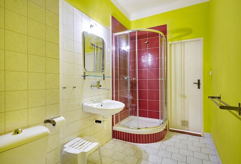 هتل Hostel Foster