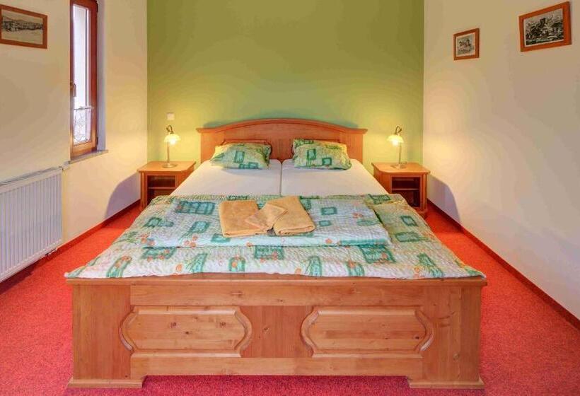 בית מלון כפרי Hradní Bašta