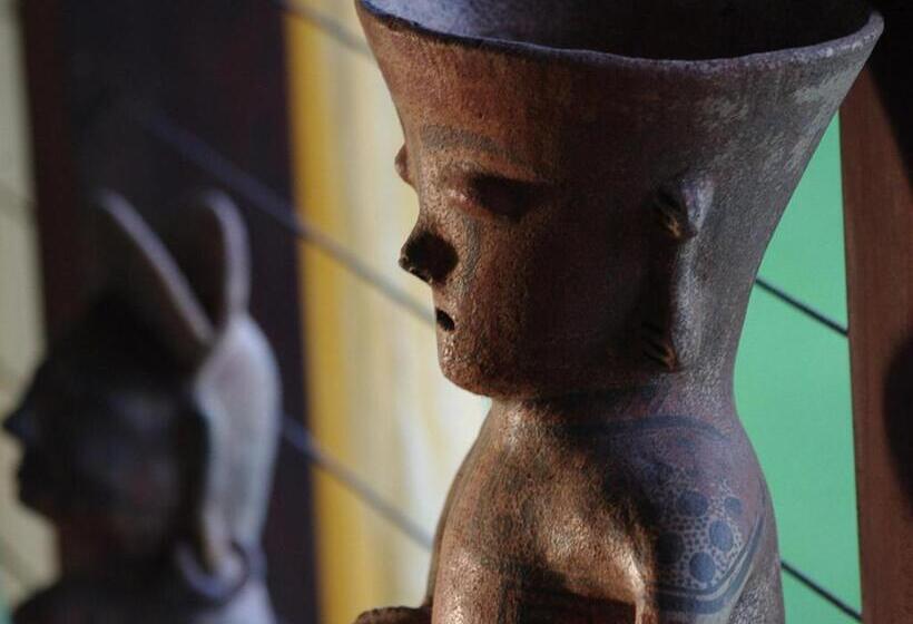 هتل Iguana Lodge Beach Resort