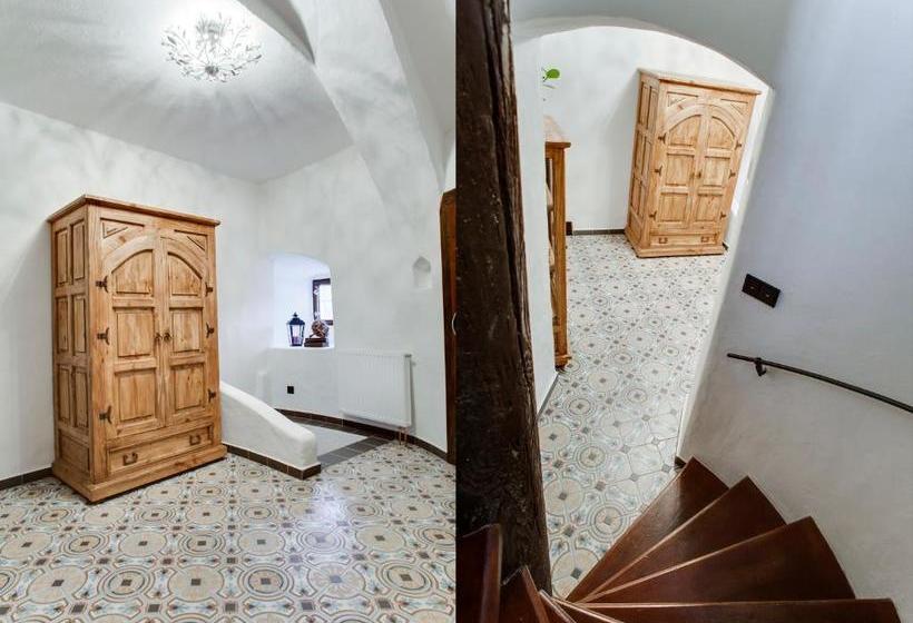 هتل Krumlov Tower