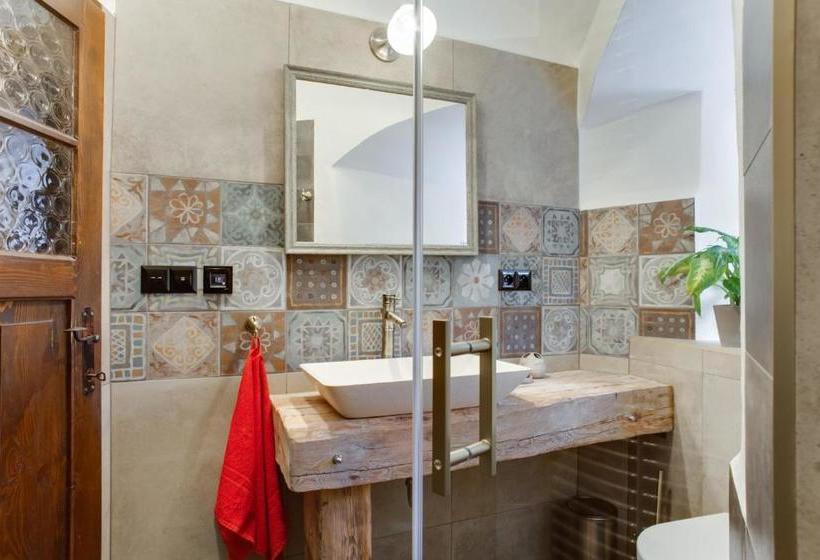 هتل Krumlov Tower