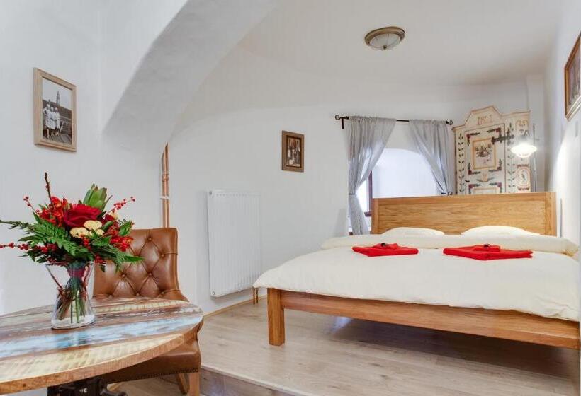 هتل Krumlov Tower