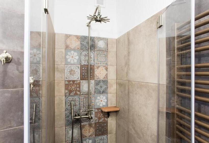 هتل Krumlov Tower