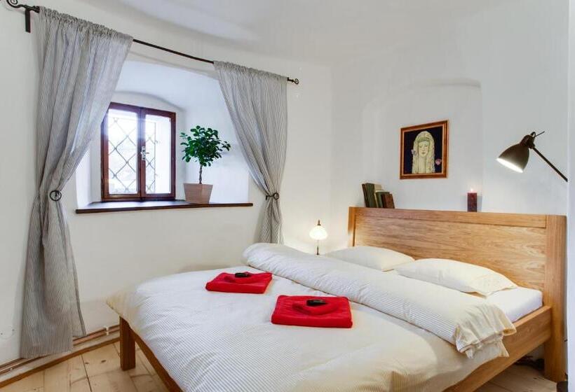 هتل Krumlov Tower