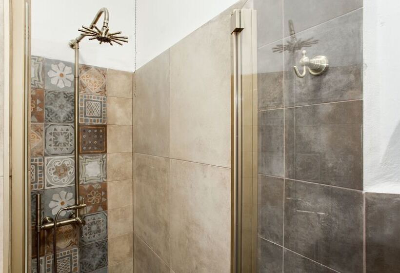 هتل Krumlov Tower