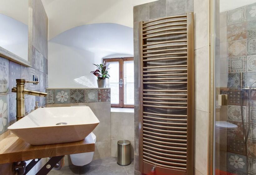 هتل Krumlov Tower