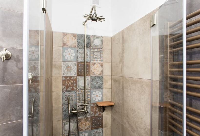 هتل Krumlov Tower