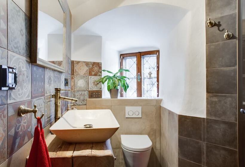 هتل Krumlov Tower