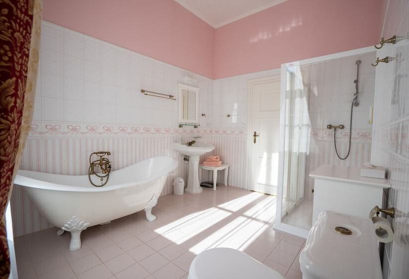 בית מלון כפרי Ld Palace Spa & Kur