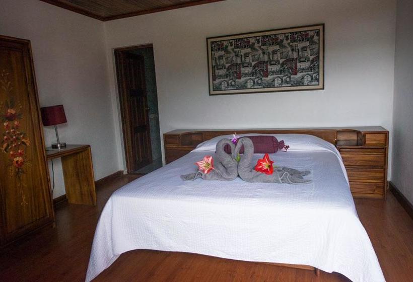 Отель Los Héroes