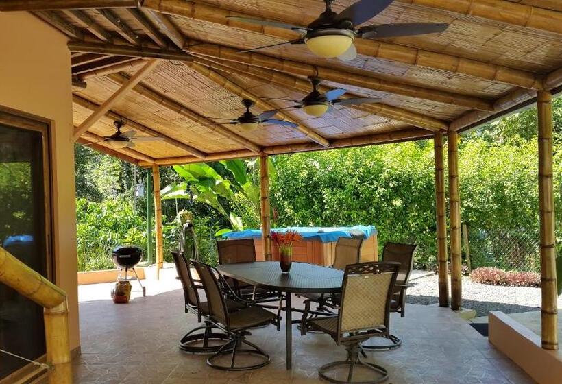 בית מלון כפרי Manoas