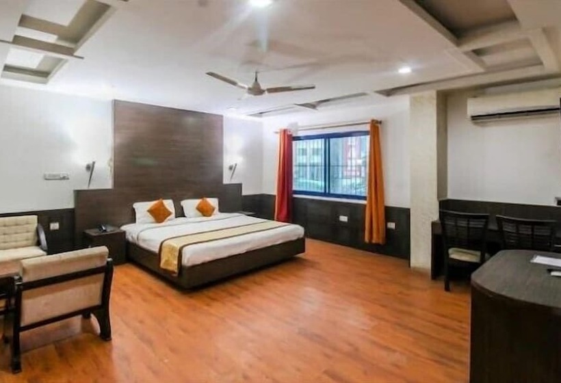 Отель Monarch Inn