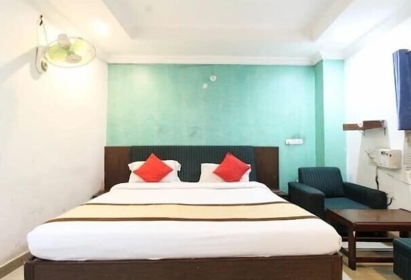 Отель Monarch Inn