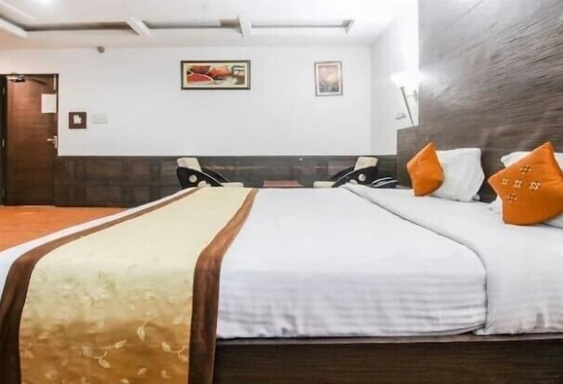 Отель Monarch Inn