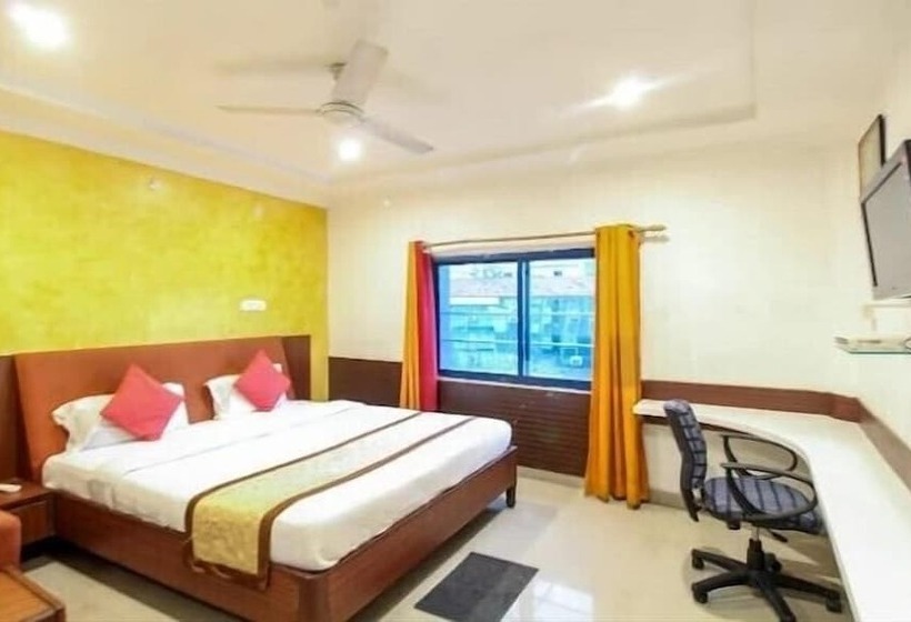 Отель Monarch Inn