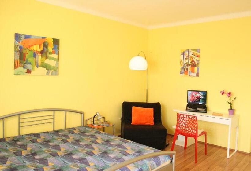 ホテル Na Vodách