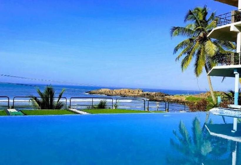 בית מלון כפרי Newton S Neelakanta Boutique Beach Resort